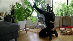 Tau, el robot humanoide que ofrece servicio de limpieza del hogar: pasa la aspiradora, limpia los baños o quita la grasa