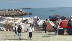Al menos 200 migrantes huyen voluntariamente de Ceuta por el riesgo de inundación en playa Benítez