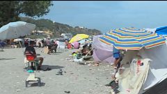 Dos meses después de la entrada masiva de miles de migrantes a Ceuta, la playa de El Trampolín se convierte en el epicentro de la crisis