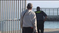 Abdulá, de 16 años, regresa entre lágrimas a Marruecos desde Ceuta tras la muerte de su tía: "Me encantaría poder volver a nado"
