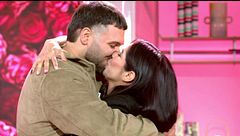 Le pide matrimonio en directo tras dos meses y medio saliendo y la suegra reacciona en directo