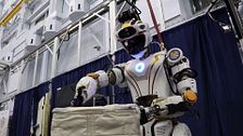 Iker Jiménez alucina con el acompañante humanoide creado por la NASA: “¡Toma ya!”