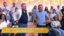 Un hombre del público se fija en una invitada, pero ella le da calabazas