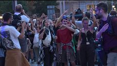 Las primeras caceroladas comienzan a sonar en Madrid, Barcelona o Málaga a horas de la votación de los decretos de la vivienda