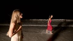 Gema y Paula corren desesperadas por la playa en busca de sus novios mientras Paola estalla: “¡Yo no puedo con esto!”