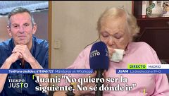 Juani, a la calle con 83 años y un 90% de discapacidad, rompe a llorar: "No saldré en camilla, saldré rodando con mi silla"
