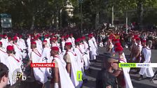 Aplausos y gritos de ‘Yo soy español’ al paso de los regulares de Ceuta durante el desfile del 12 de octubre