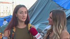Bea, acampada en Sol: “Estábamos de manera pacífica y vinieron auténticos nazis a tirarnos adoquines, tengo amigos en el hospital”