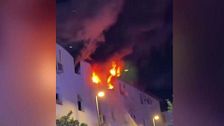 Evacuan a dos personas tras un incendio en una vivienda en Los Pajaritos, Sevilla: un hombre se lanzó de un tercer piso