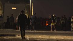 Decenas de migrantes esperan en el Guano, Ceuta, a ser reubicados mientras la Policía trata de evitar nuevos asentamientos