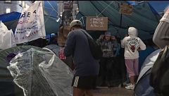 Las lluvias dan una tregua a los acampados en Sol tras una larga noche pasada por agua