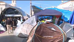 Los acampados de la Puerta de El Sol celebran la convocatoria de la huelga general en España