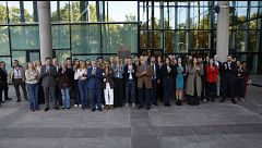 Más Madrid y PSOE guardan un minuto de silencio por Maricarmen en el patio de la Asamblea tras la negativa del PP y Vox