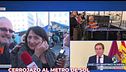 Martínez-Almeida ofrece una ruta alternativa a dos turistas afectados por el cierre de la estación de Metro de Sol: “Es una de las calles más bonitas de Madrid”