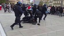 Continúan los enfrentamientos y los actos vandálicos en Francia en una nueva jornada de protestas de estudiantes