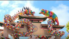 Okuda, uno de los artistas españoles más conocidos a nivel internacional, lleva sus colores al barrio madrileño de Usera