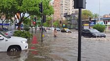 Un tornado, calles inundadas y granizo sorprenden Santiago de Chile ante el ya llamado ‘Súper Niño’
