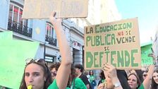 Los profesores exigen mejores condiciones laborales y en las aulas en una jornada marcada por las protestas