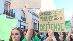 Los profesores exigen mejores condiciones laborales y en las aulas en una jornada marcada por las protestas