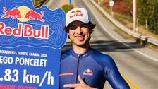 Diego Poncelet bate el récord del mundo de velocidad en un monopatín: protegido solo con un casco y a 151km/h
