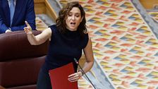 Ayuso acusa a la izquierda de volverse “extremadamente violenta” tras denunciar la Comunidad carteles con amenazas en Sol
