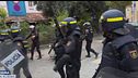 La policía carga contra los profesores ante el Palacio de Santoña: “Somos docentes no delincuentes”