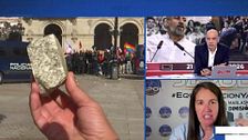 Una piedra alcanza al cámara de ‘En boca de todos’: “Le ha dado en un pie, no puede casi andar”