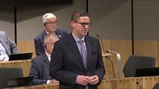 El brillante discurso de un político de Gales que estaba utilizando gafas inteligentes despierta la polémica sobre su uso