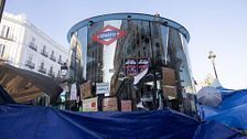 Madrid cierra la estación de metro de Sol por “insalubridad” de la acampada, mientras la de Cercanías sigue operativa