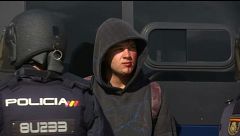 La visita de Santiago Abascal en A Coruña termina con cargas policiales contra los manifestantes que protestaban por su presencia