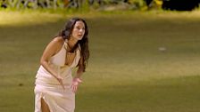 Paola irrumpe en Villa Playa y se enfrenta a Irini y a las solteras: “¿Dónde está?”