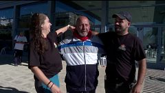 La emoción de José al reencontrarse con los voluntarios que rescataron a su perro tras el paso de la DANA Adam