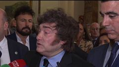 La llamativa tirita en el cuello de Javier Milei y su retahíla de improperios contra Pedro Sánchez, protagonistas en su visita a España: “Revolucionó todo”