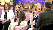 Loly y Lidia descubren que el primer amor de su padre lo está buscando 50 años después y escuchan atónitas su historia de amor