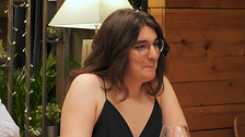 Mae explica su transición: “Fue un poco por motivos políticos”