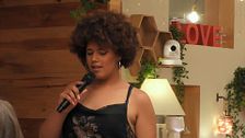Kim actúa en ‘First Dates’: “No me gusta ver a mi público tieso”