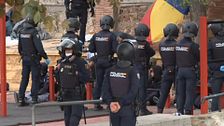 La Policía despliega una operativo en Ceuta para localizar a migrantes sin documentos escondidos en la barriada del Príncipe