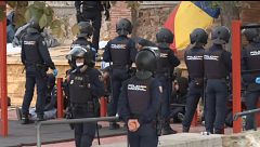 La Policía despliega una operativo en Ceuta para localizar a migrantes sin documentos escondidos en la barriada del Príncipe