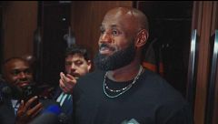 Donald Trump llama a LeBron James "desgracia" tras calentar mientras sonaba el himno: el jugador responde tajante a sus críticas