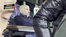 Las caras de Monchi viendo los goles del Sestao y justo antes de destituir a Manolo González
