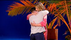 El emotivo abrazo de Sandra Barneda a Miguel en su momento más duro en la hoguera: "Que no se te quede nada dentro"