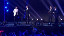 La actuación de Envido6 en directo en los GenZ Awards 2026 con su éxito viral 'Dama y Vagabundo', en vídeo