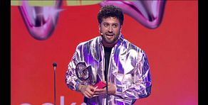 Javi Hoyos gana el ‘Premio del Jurado by Booksy’