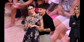 Manuel muestra sus armas para ligar y Lucía Sánchez reacciona