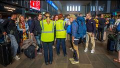 Preocupación y caos en las estaciones de Santa Justa de Sevilla y Atocha en Madrid tras el accidente de Urda