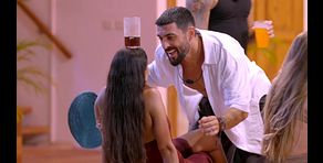 Josué muestra su desconcierto por si le gusta a Paola con las chicas