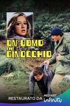 Un uomo in ginocchio