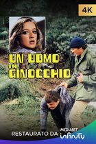 Un uomo in ginocchio