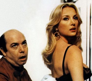 La moglie in vacanza... l'amante in città