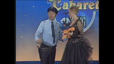 Giorgio Faletti nei panni di Vito Catozzo a Zelig - Facciamo Cabaret 1998